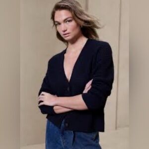Banana Republic Women's Waffle Knit V-neck 3 Button Cardigan Navy Size Large